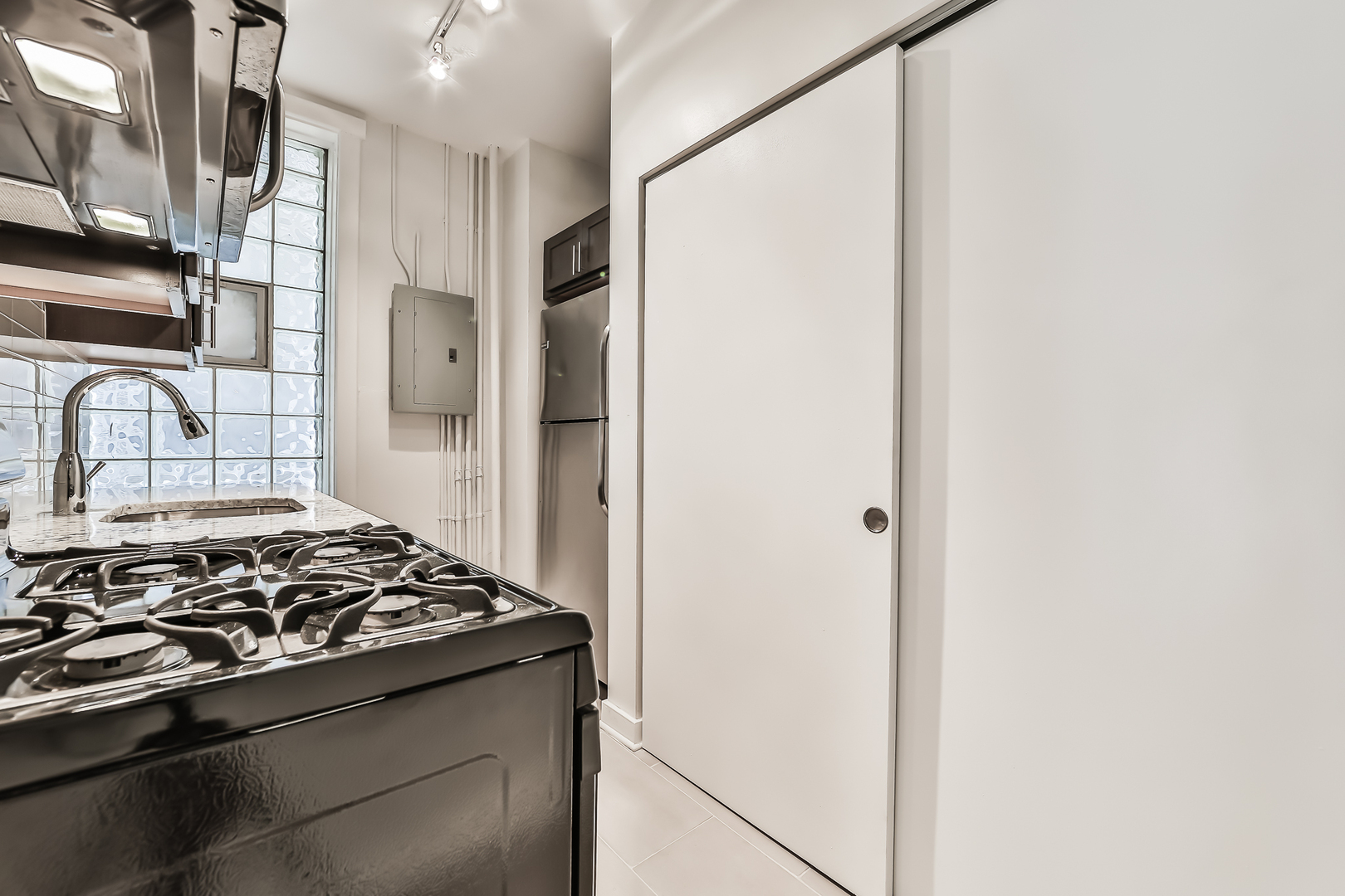 846 W Sheridan Road Unit: 3F