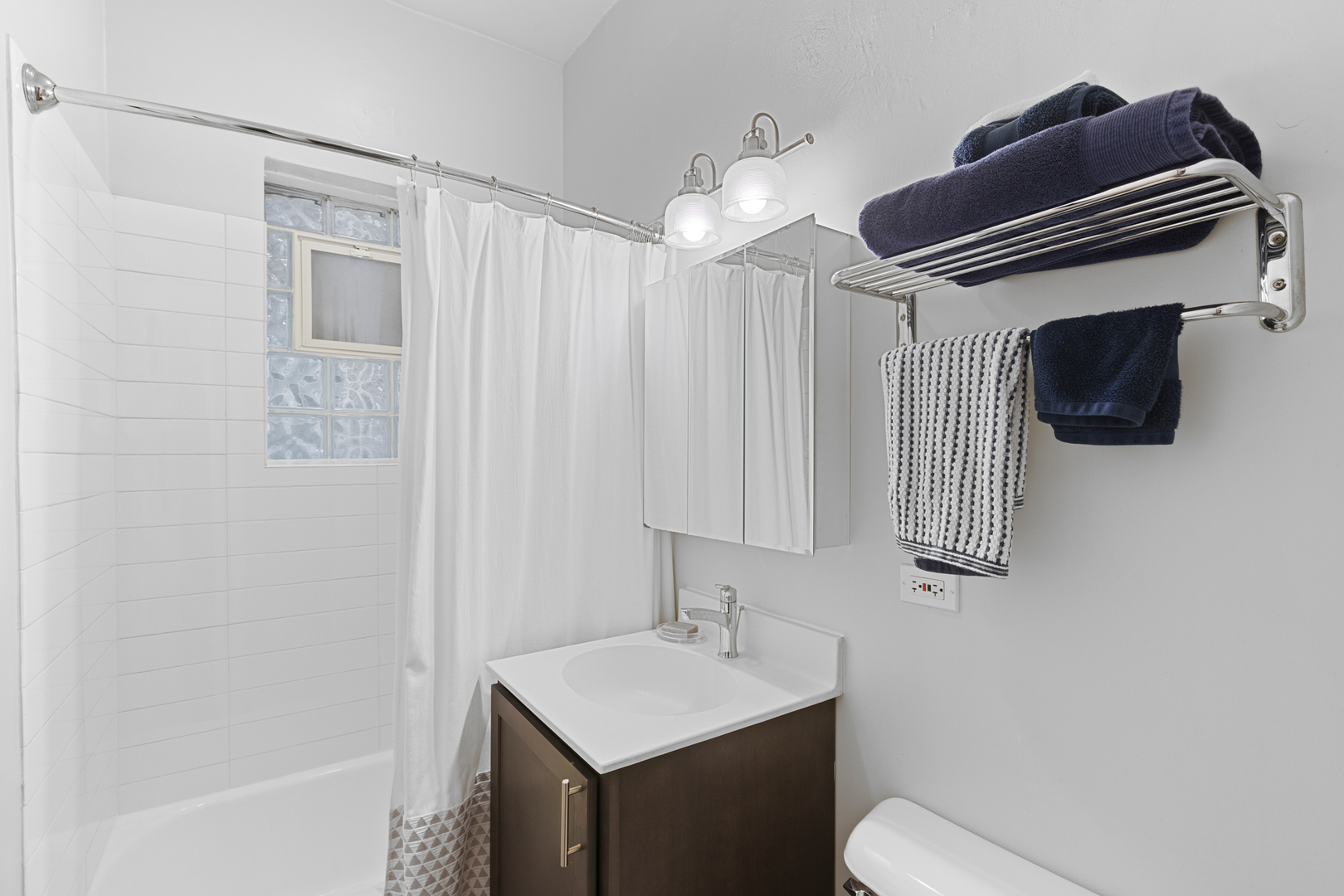 846 W Sheridan Road Unit: 3F