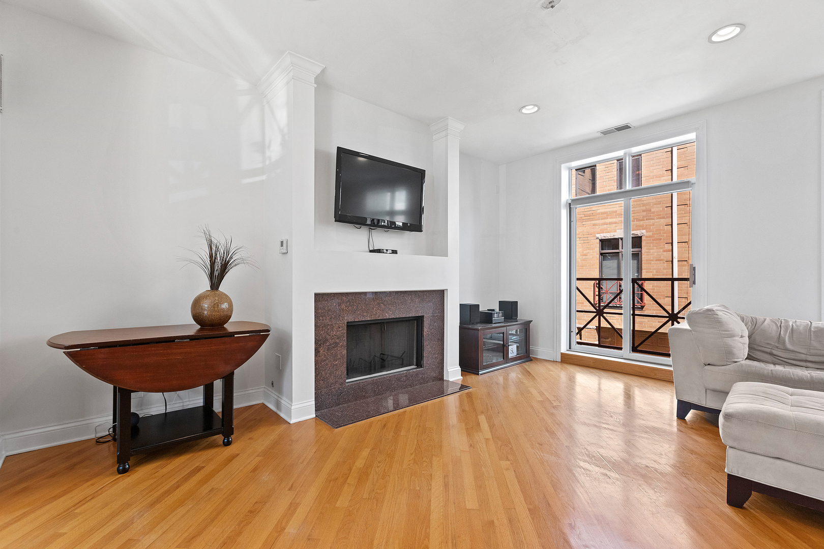 1350 W Byron Street Unit: 3