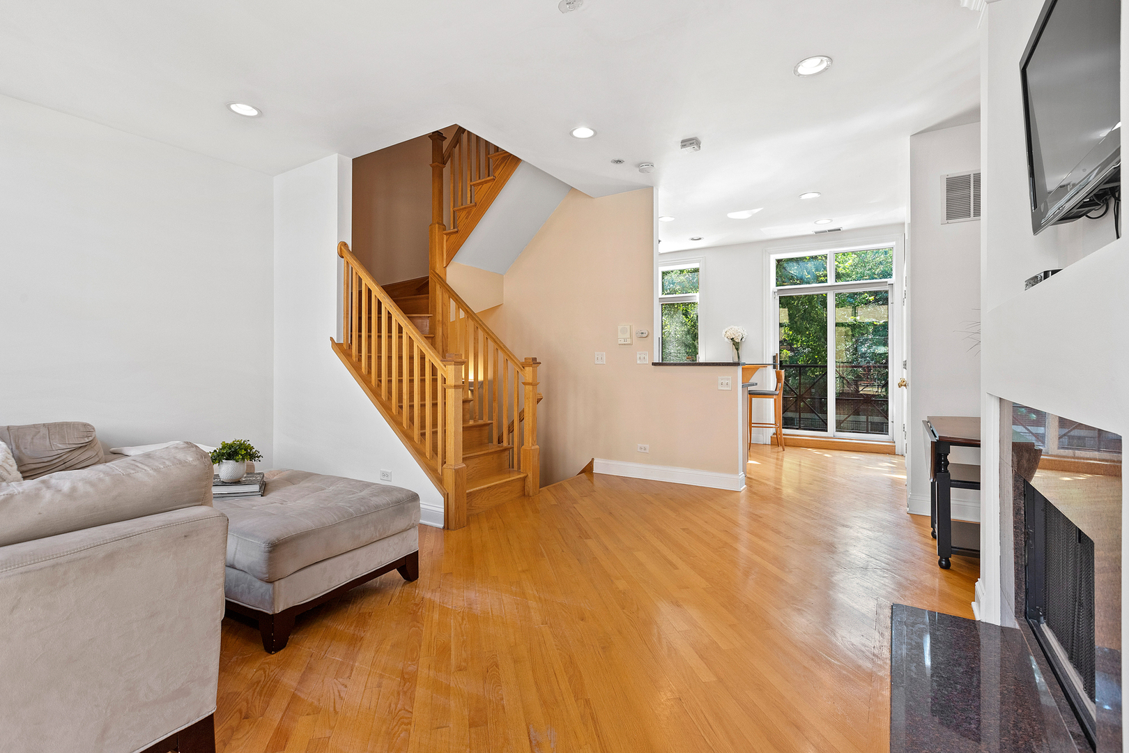 1350 W Byron Street Unit: 3