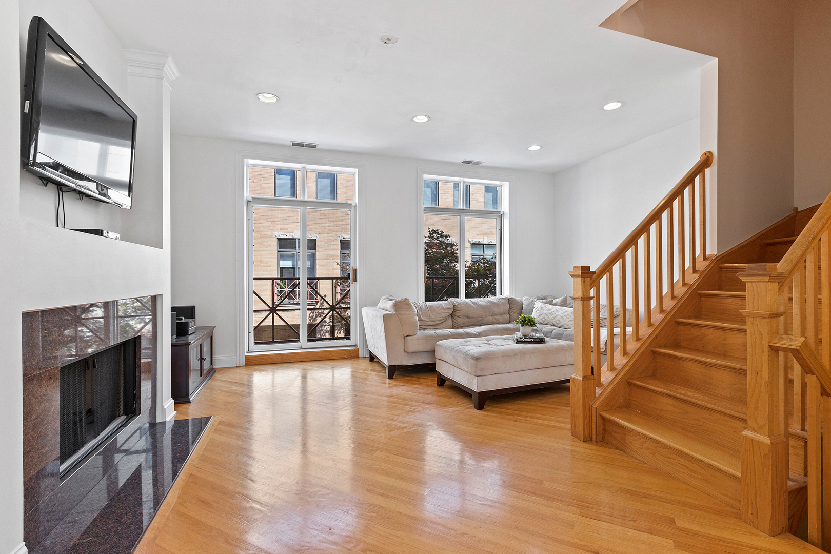 1350 W Byron Street Unit: 3