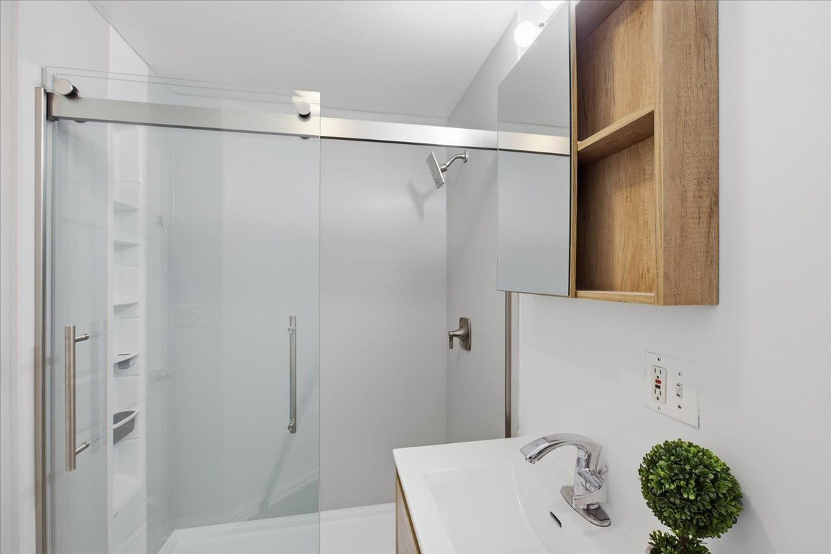1627 W Columbia Avenue Unit: 1E