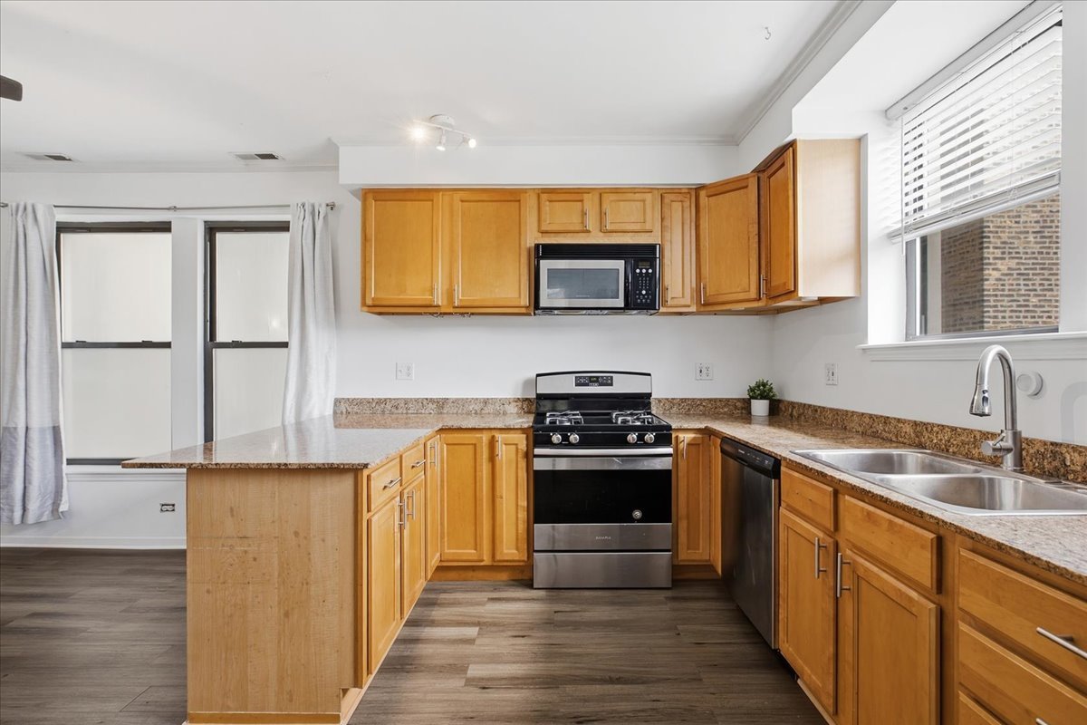 1627 W Columbia Avenue Unit: 1E