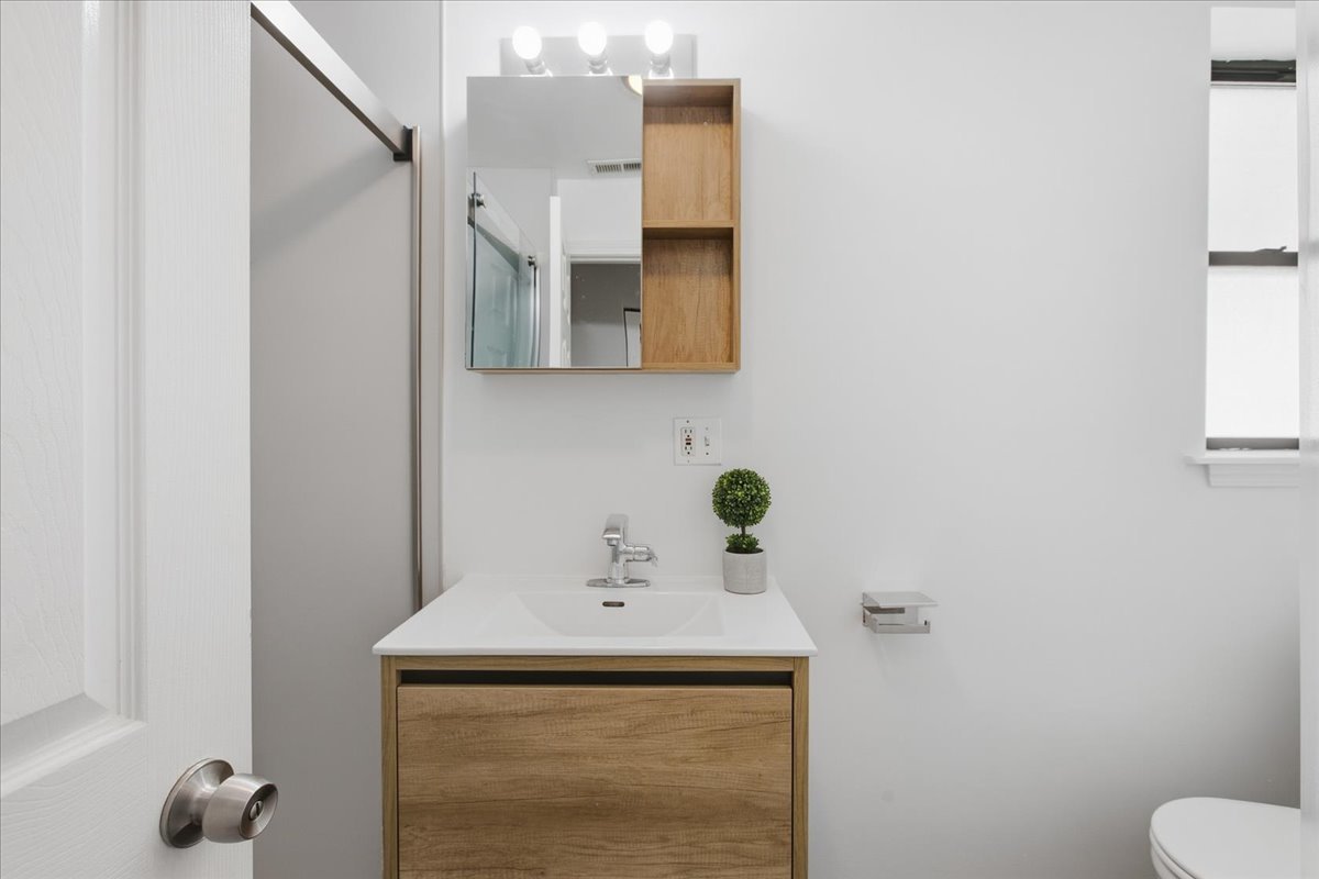 1627 W Columbia Avenue Unit: 1E