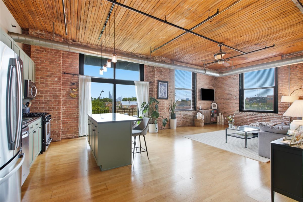 3500 S SANGAMON Street Unit: 314