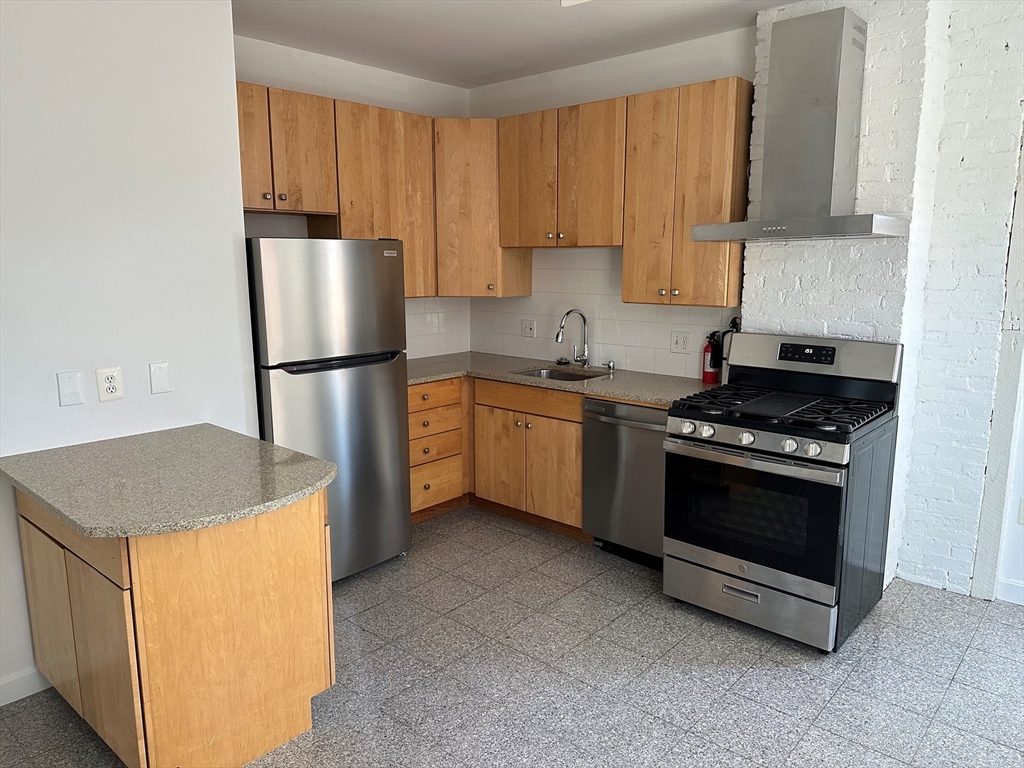 8 Boston St Unit: 3