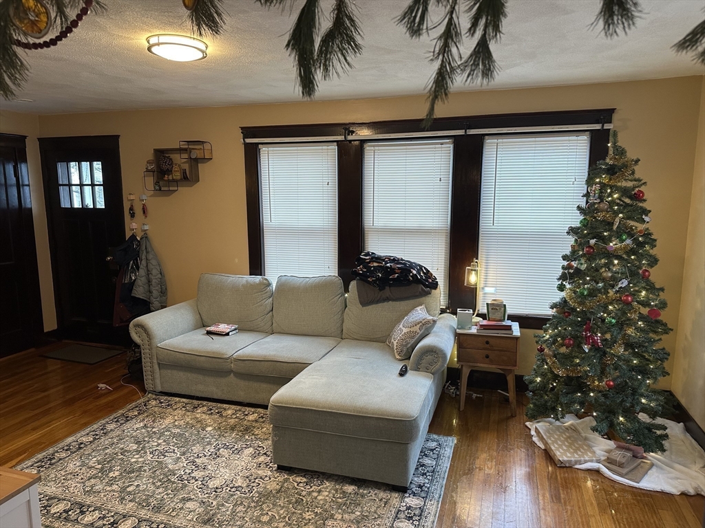 31-33 Underwood Ave