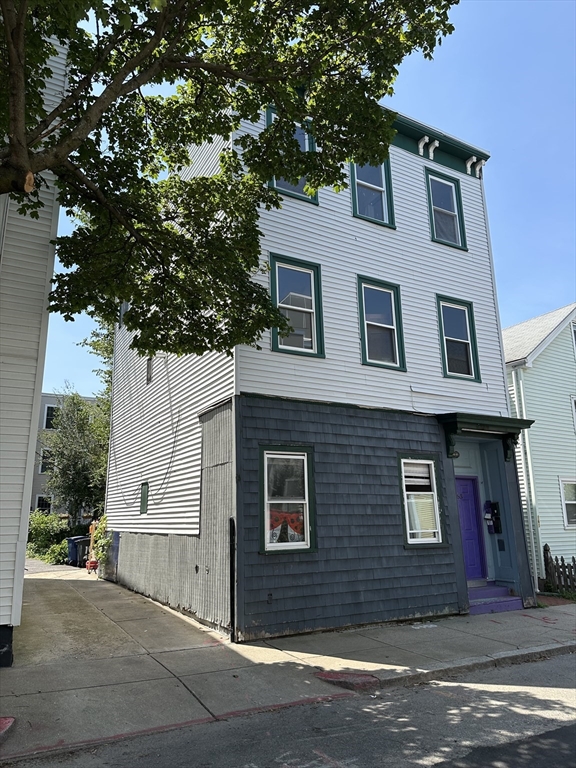 163 W 8th St