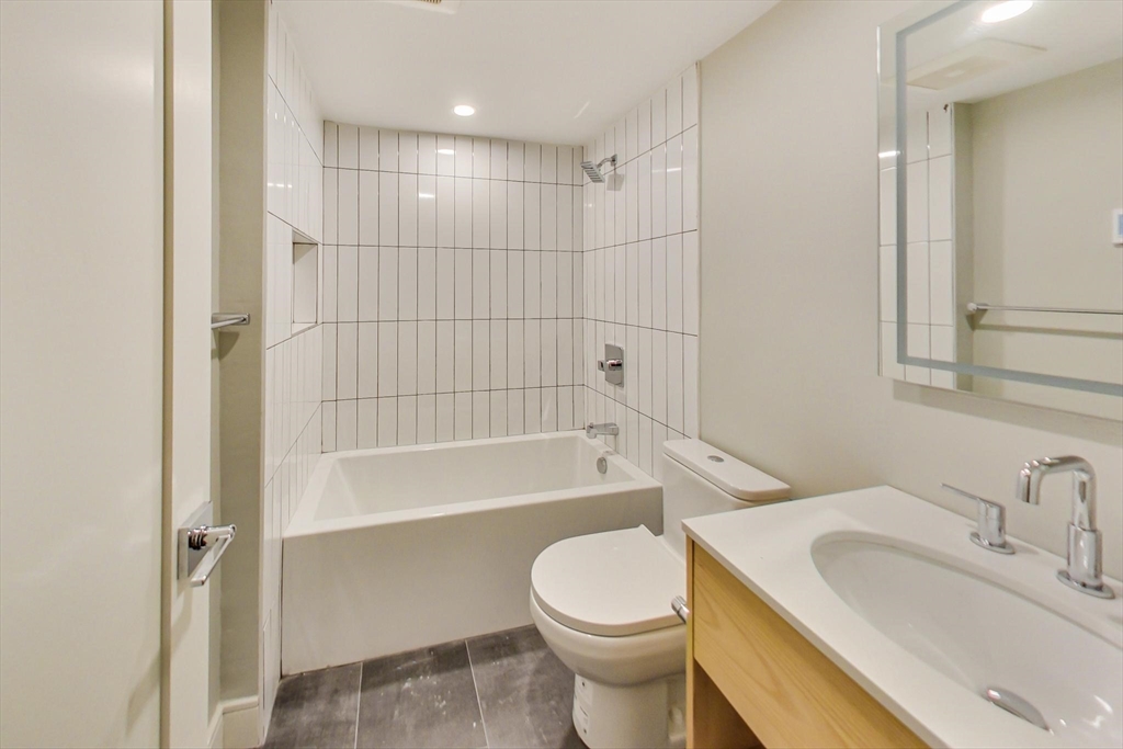 14 N Bennet St # 2