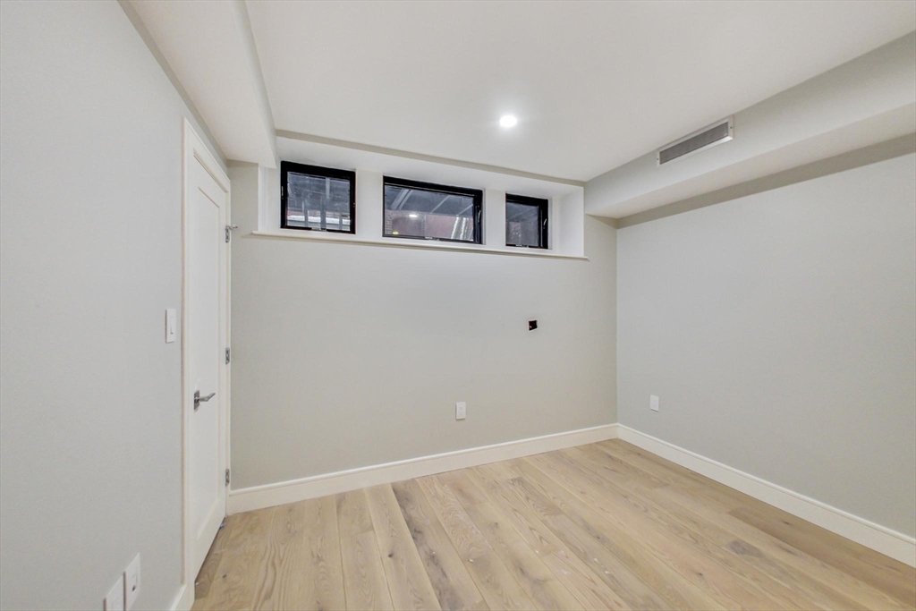 14 N Bennet St # 2