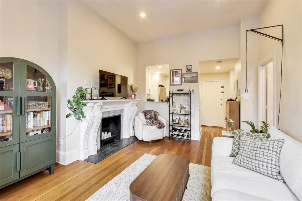 298 Commonwealth Ave # 202