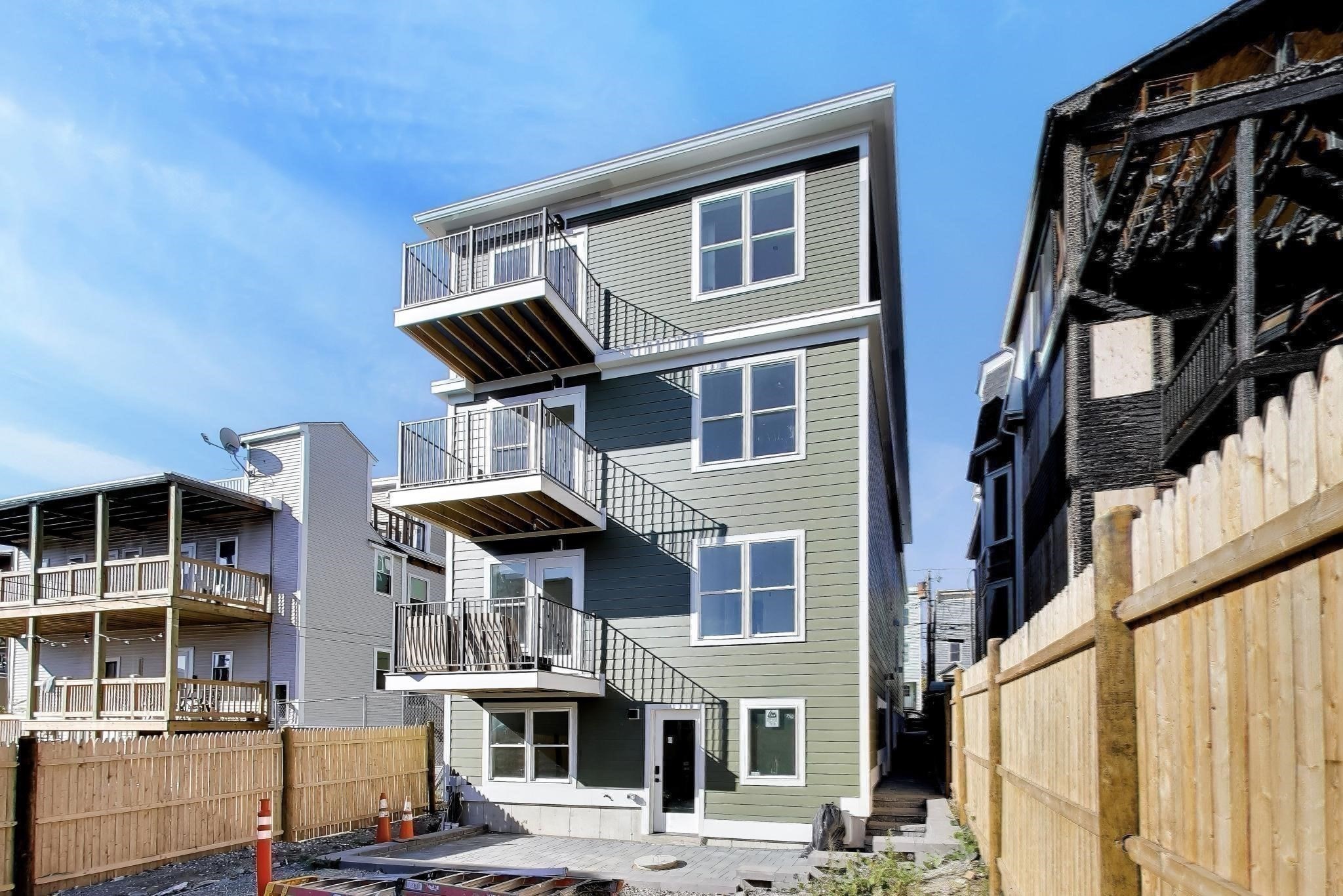 261 Princeton St # 201