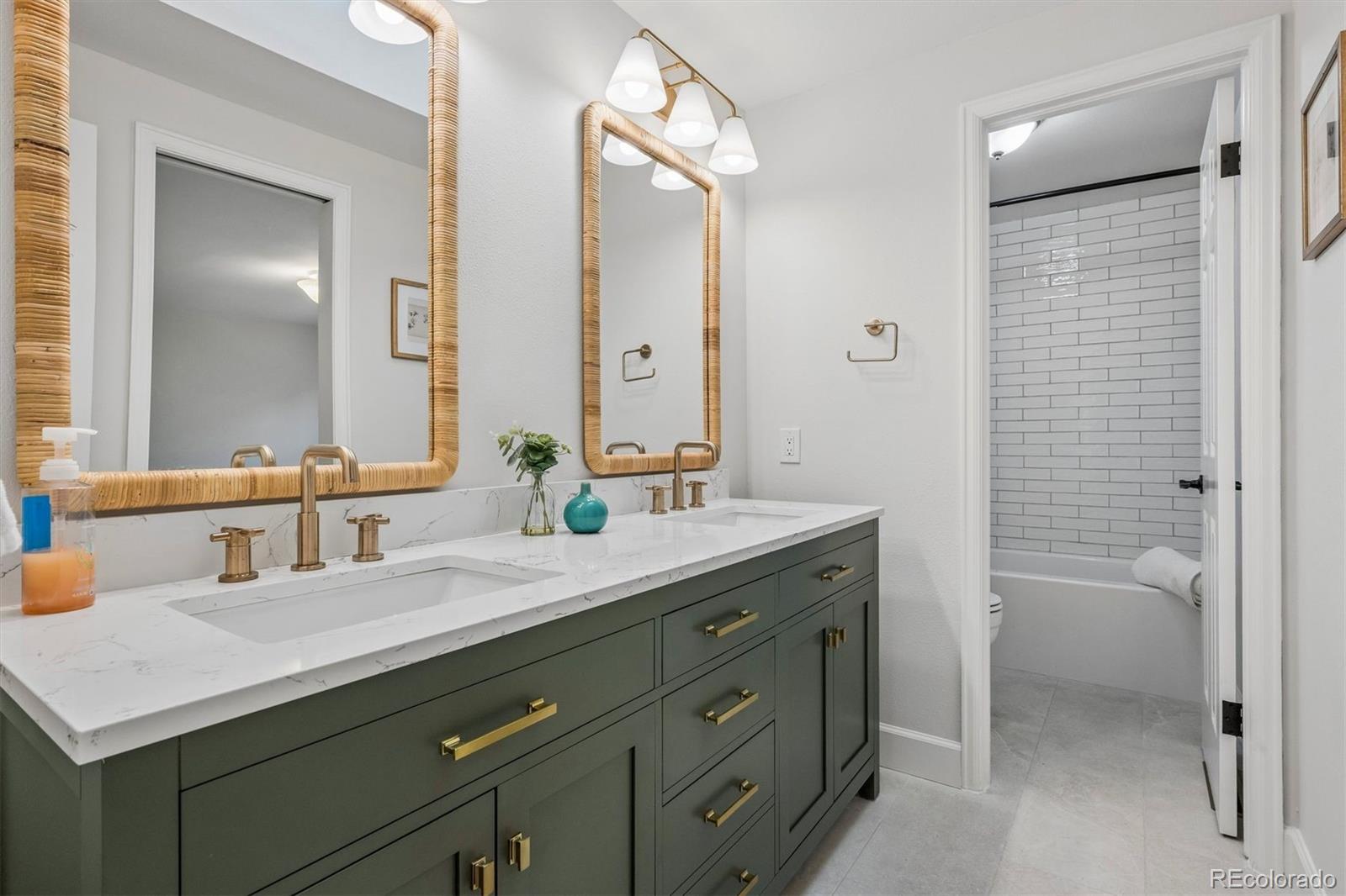 7121 E Hinsdale Place