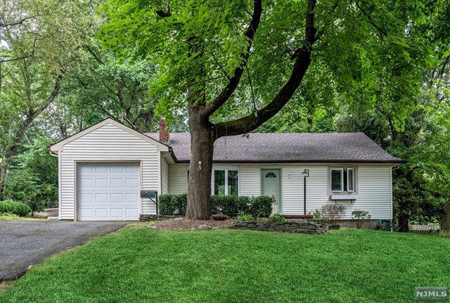 5 Blanchfield Court