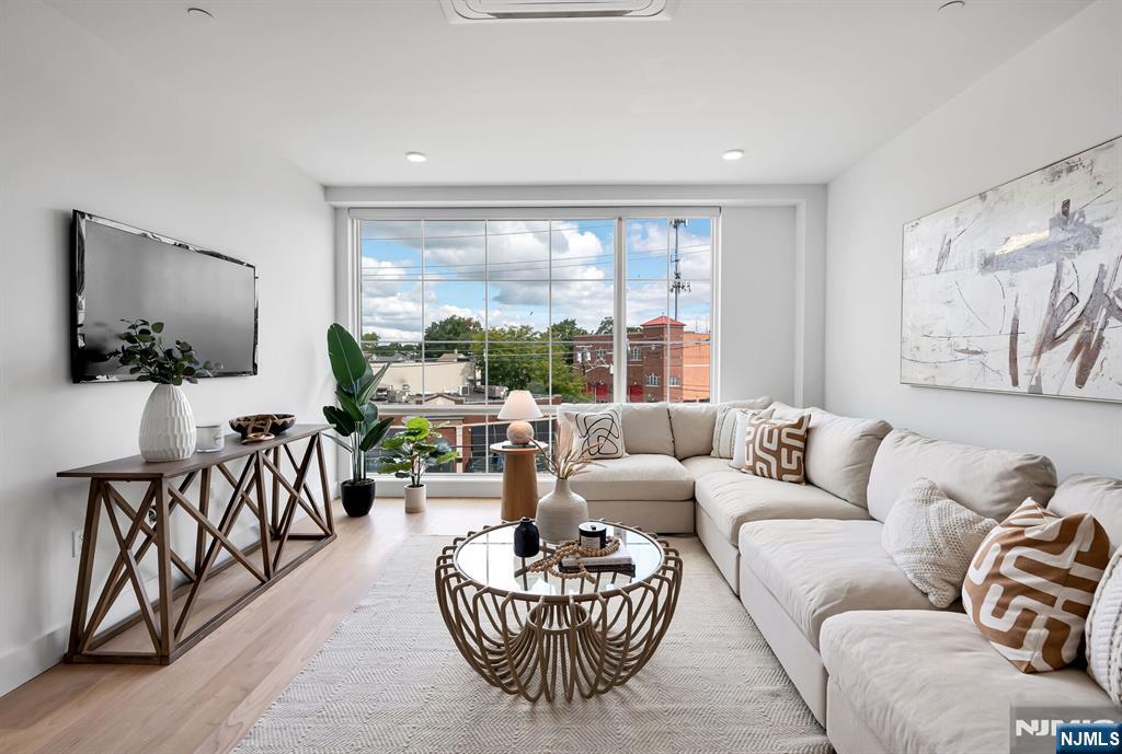 35 Jefferson Avenue 306