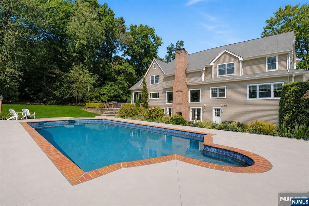 7 Deerhill Drive
