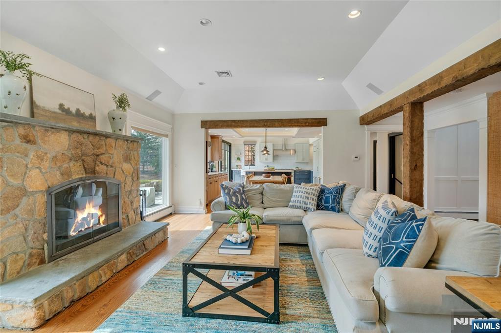 7 Deerhill Drive