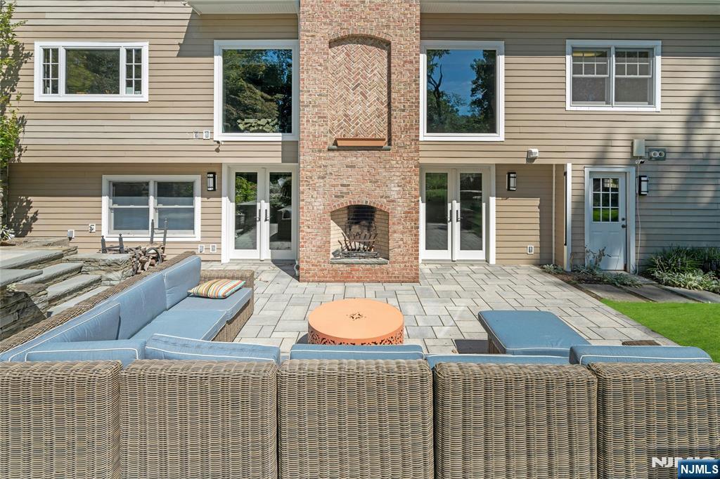 7 Deerhill Drive