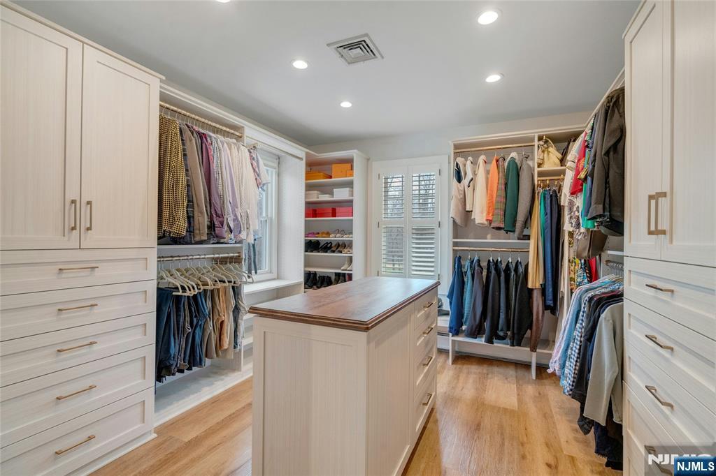 7 Deerhill Drive