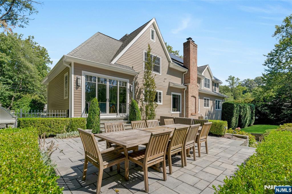 7 Deerhill Drive