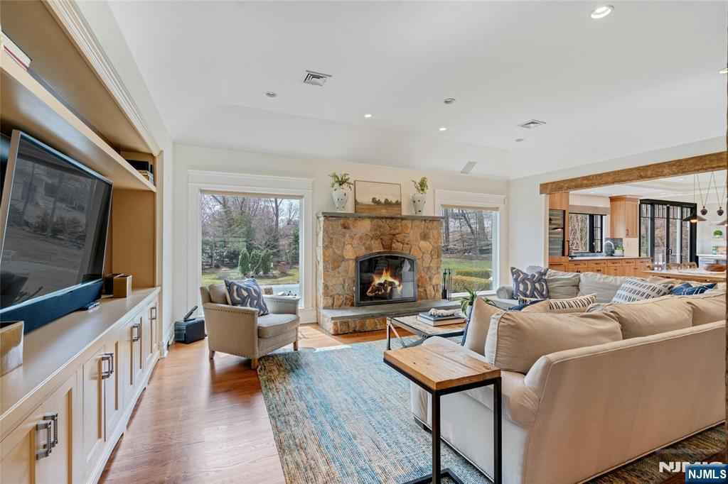 7 Deerhill Drive