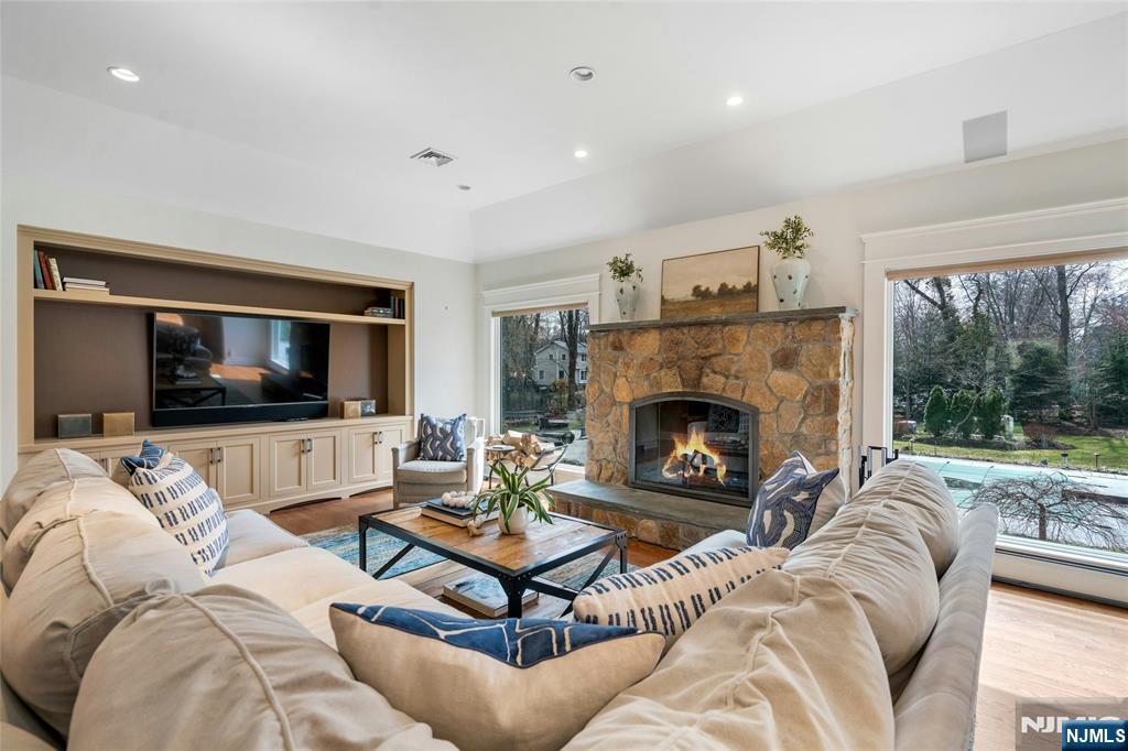 7 Deerhill Drive