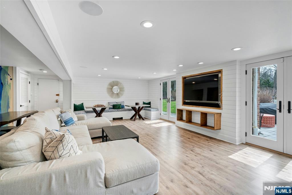 7 Deerhill Drive