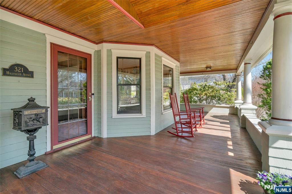 321 Hollywood Avenue
