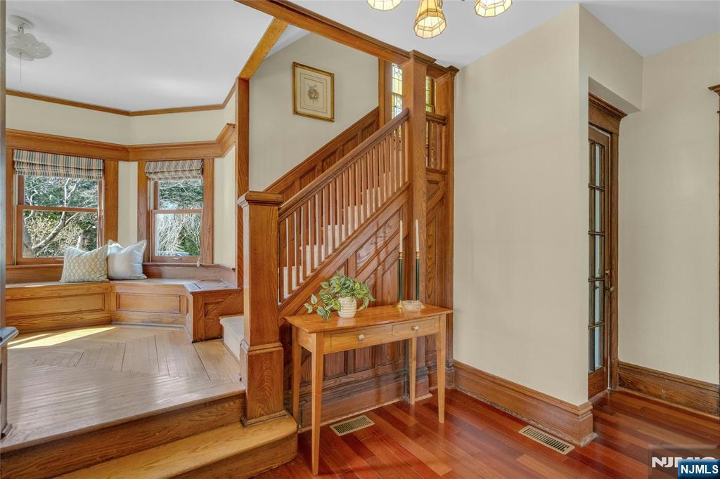 321 Hollywood Avenue