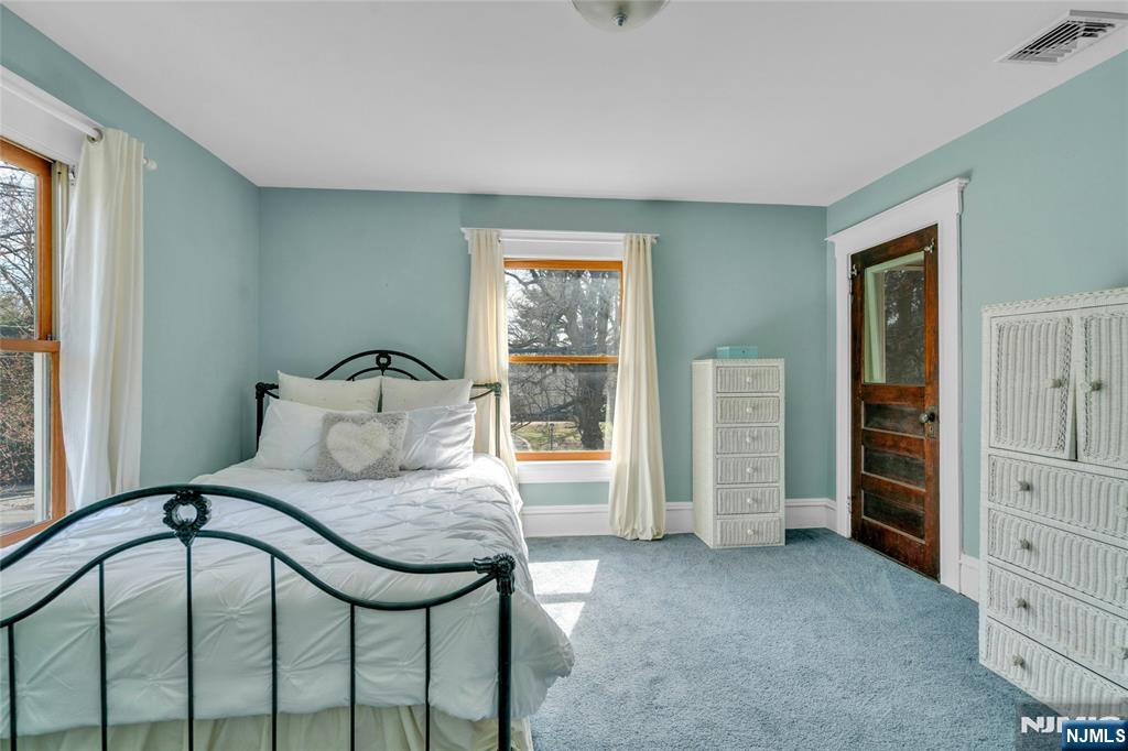 321 Hollywood Avenue