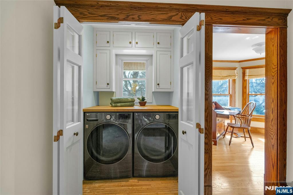 321 Hollywood Avenue