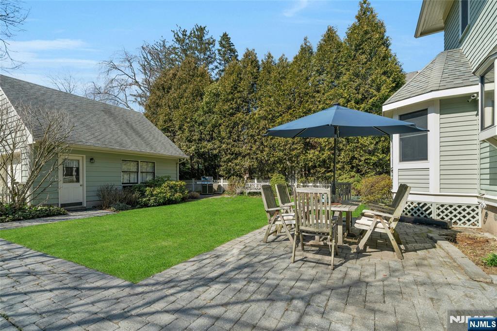 321 Hollywood Avenue