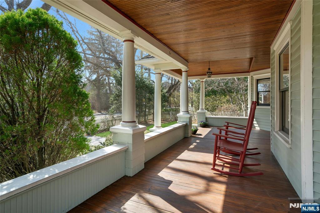 321 Hollywood Avenue