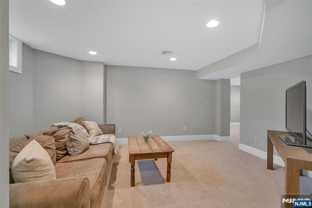 321 Hollywood Avenue