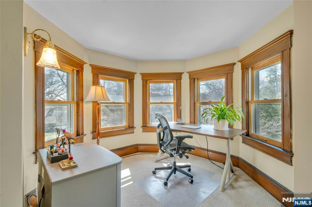 321 Hollywood Avenue