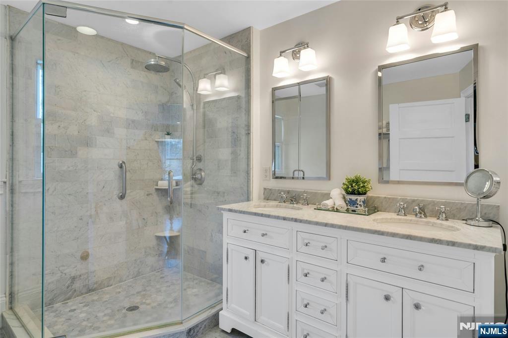 321 Hollywood Avenue