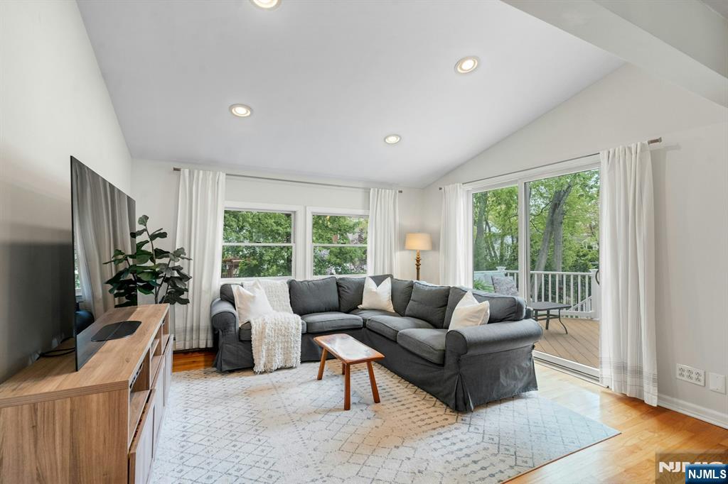 96 Lakewood Avenue