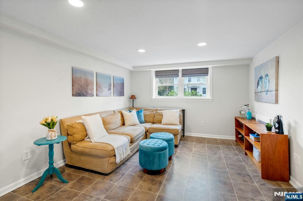 96 Lakewood Avenue