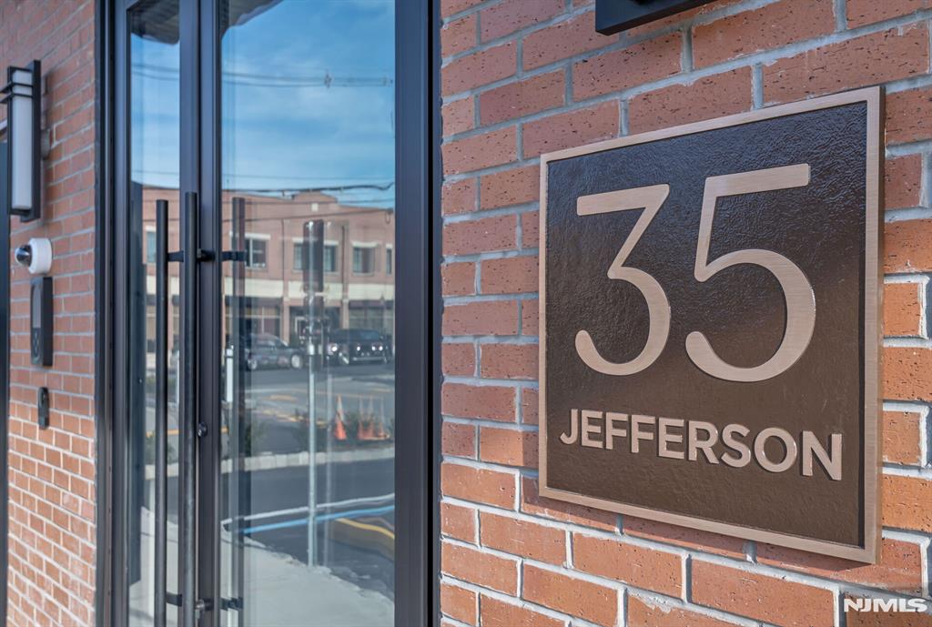 35 Jefferson Street 304