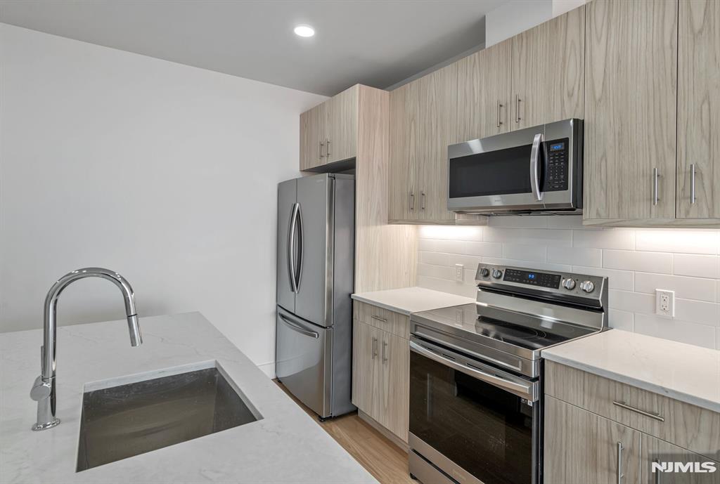 35 Jefferson Street 304