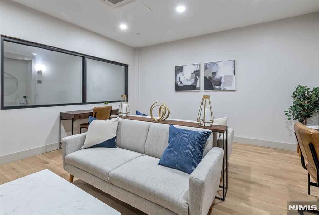 35 Jefferson Street 304