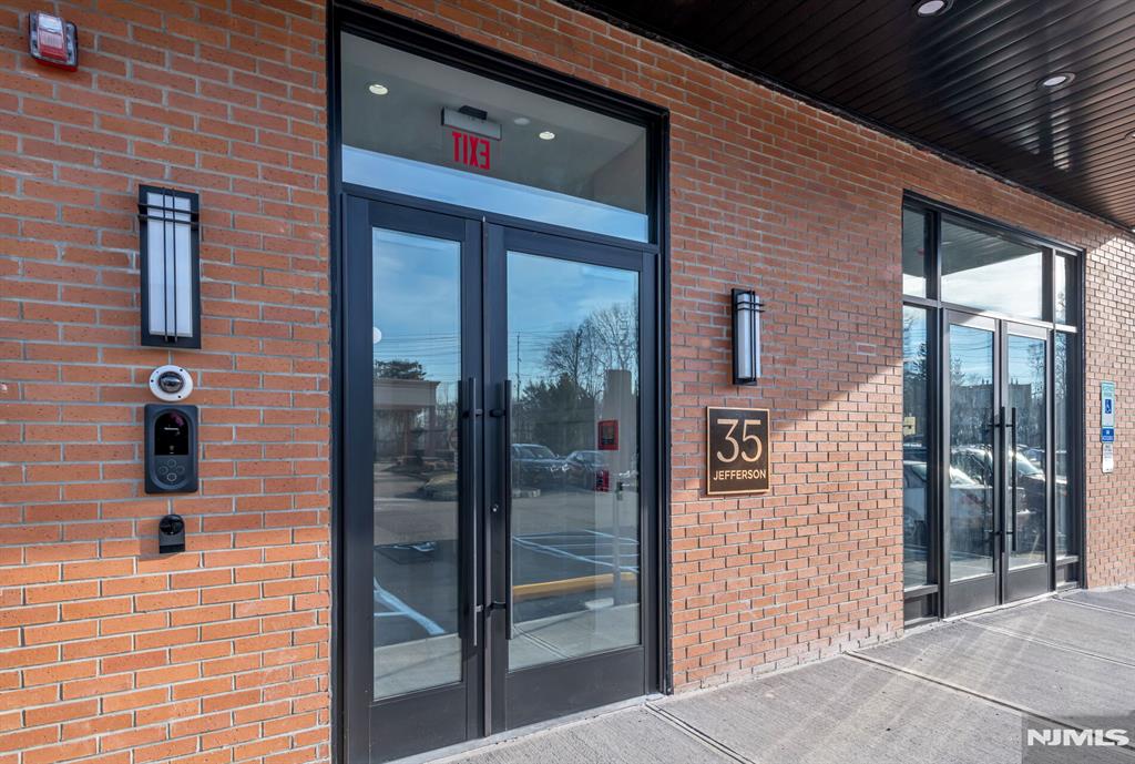 35 Jefferson Street 304