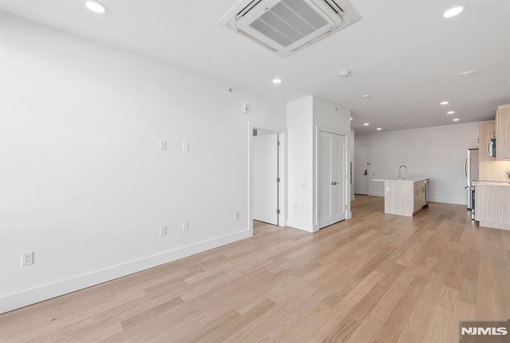 35 Jefferson Street 304