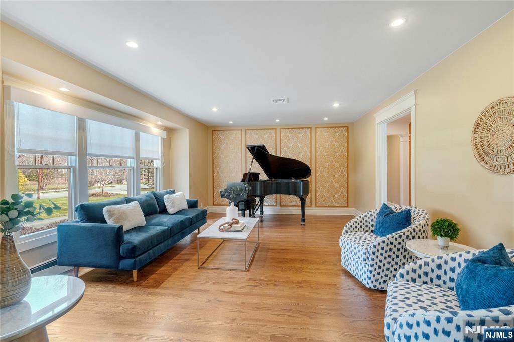 7 Deerhill Drive