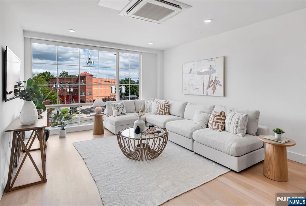 35 Jefferson Avenue 402