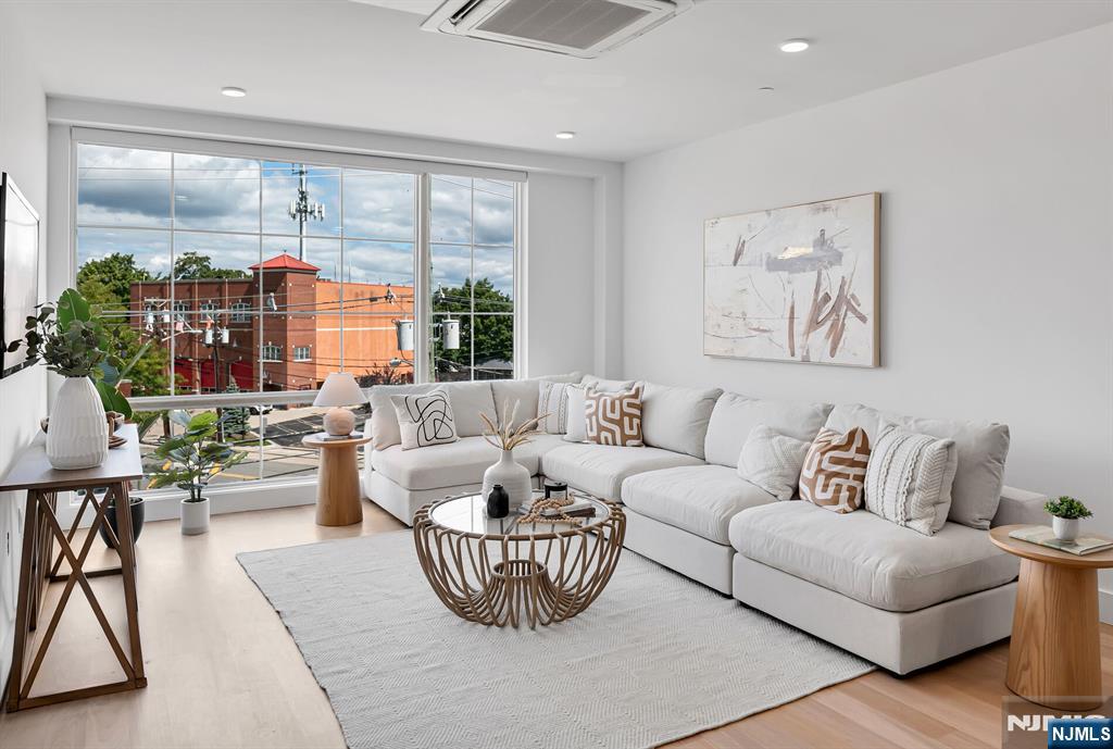35 Jefferson Avenue 402