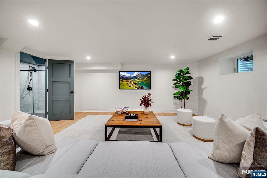 4 Garden Court