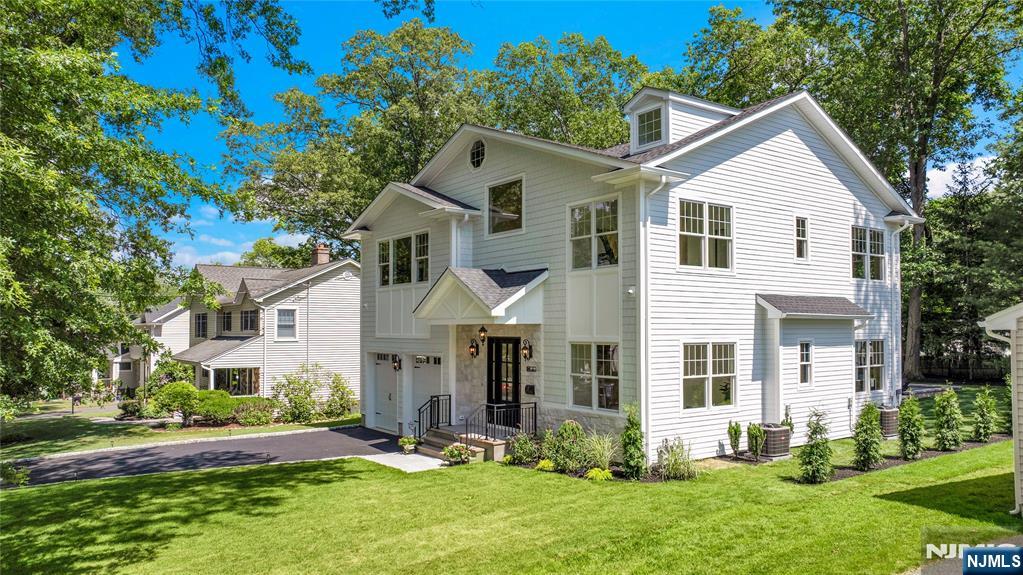 4 Garden Court