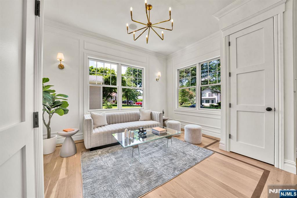 4 Garden Court