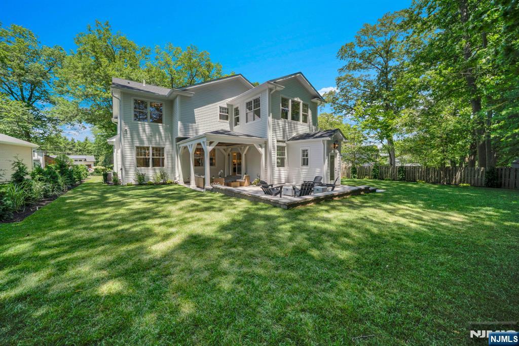 4 Garden Court